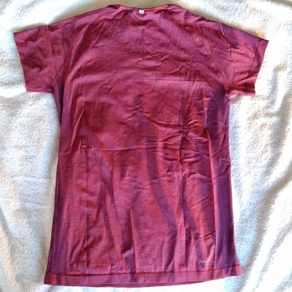 Very nice Nike top in pretty good conditions - Picture 4 of 4